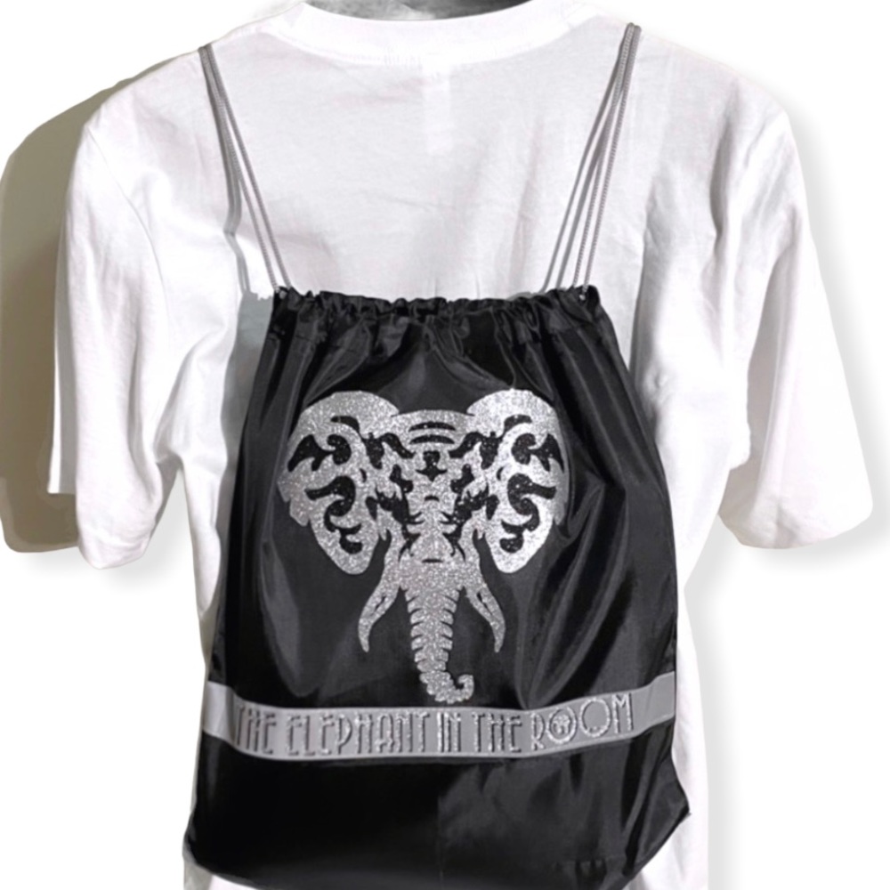 THE ELEPHANT IN THE ROOM STRING BAG